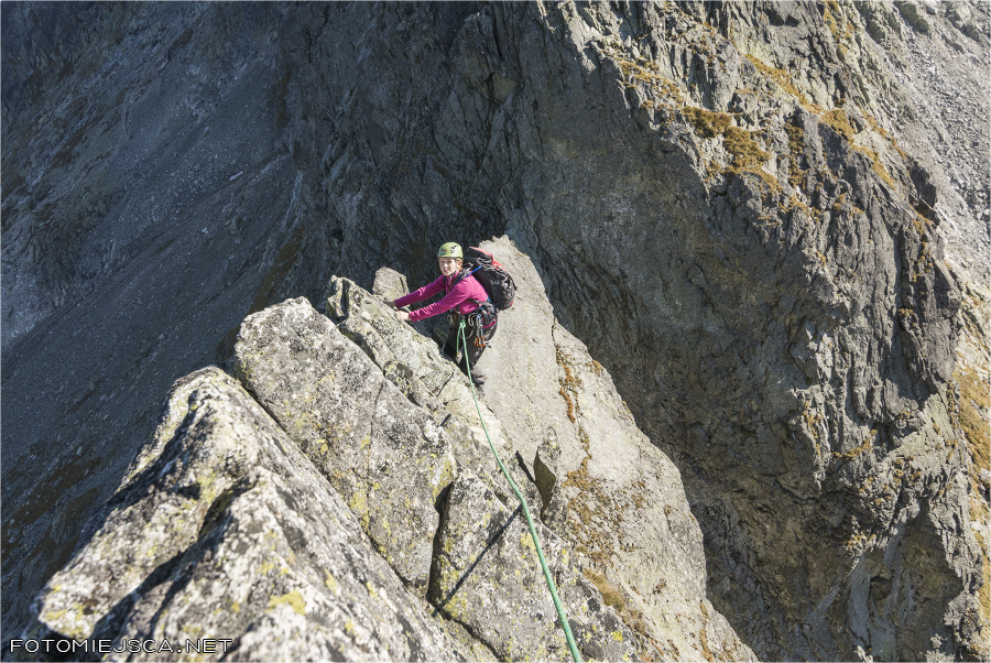 Żabi Koń wschodnia grań Tatry Wysokie uskok drugi wyciąg widok na Dolnego Konia