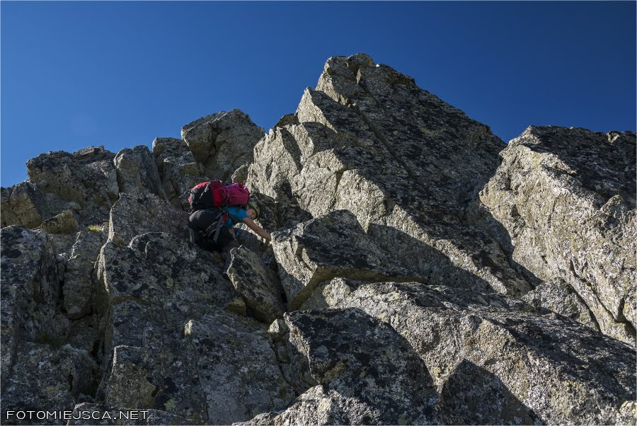 Zejście ze Szczyrbskiego Soliska na Szarą Ławkę Grań Soliska Dolina Młynicka Tatry Wysokie