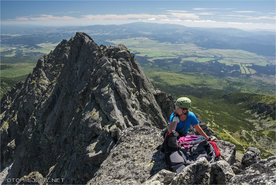 Zadnia Soliskowa Turnia widok na Skrajną Soliskową Turnię Grań Soliska Tatry Wysokie
