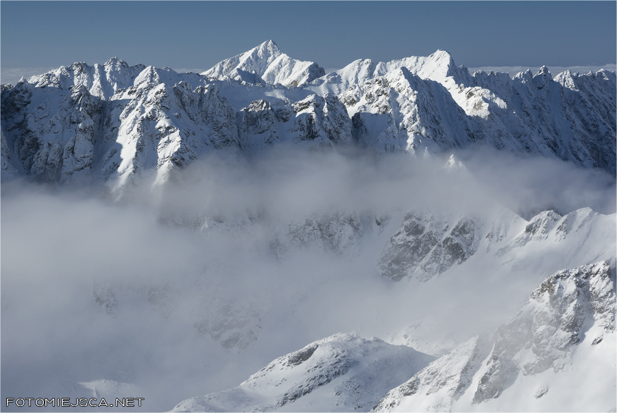 Krywań grań Soliska Baszt Hruby Wierch widok z Przełęczy pod Kogutkiem Tatry Wysokie zimą