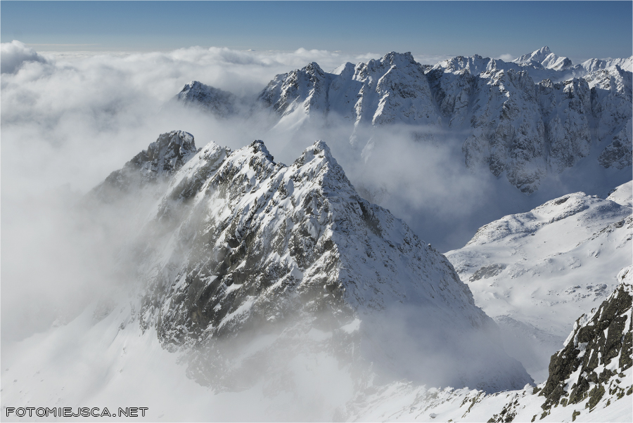 Wielka Kopa Popradzka Grań Baszt w drodze na Ciężki Szczyt Tatry Wysokie zimą