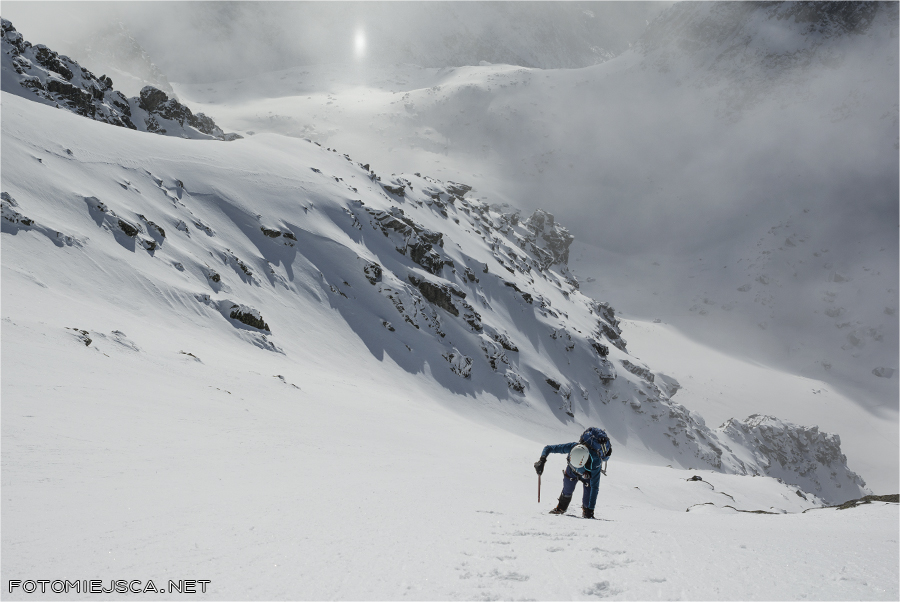 w drodze na Ciężki Szczyt Tatry Wysokie zimą