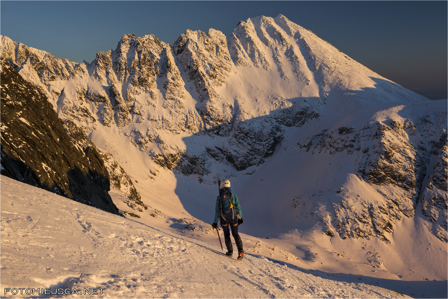 Grań Kończystej Kończysta zachód słońca Dolina Złomisk Tatry Wysokie zimą